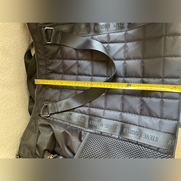 Extra large Steve Madden Black Quilted Duffel Bag NWOT - Picture 8 of 8